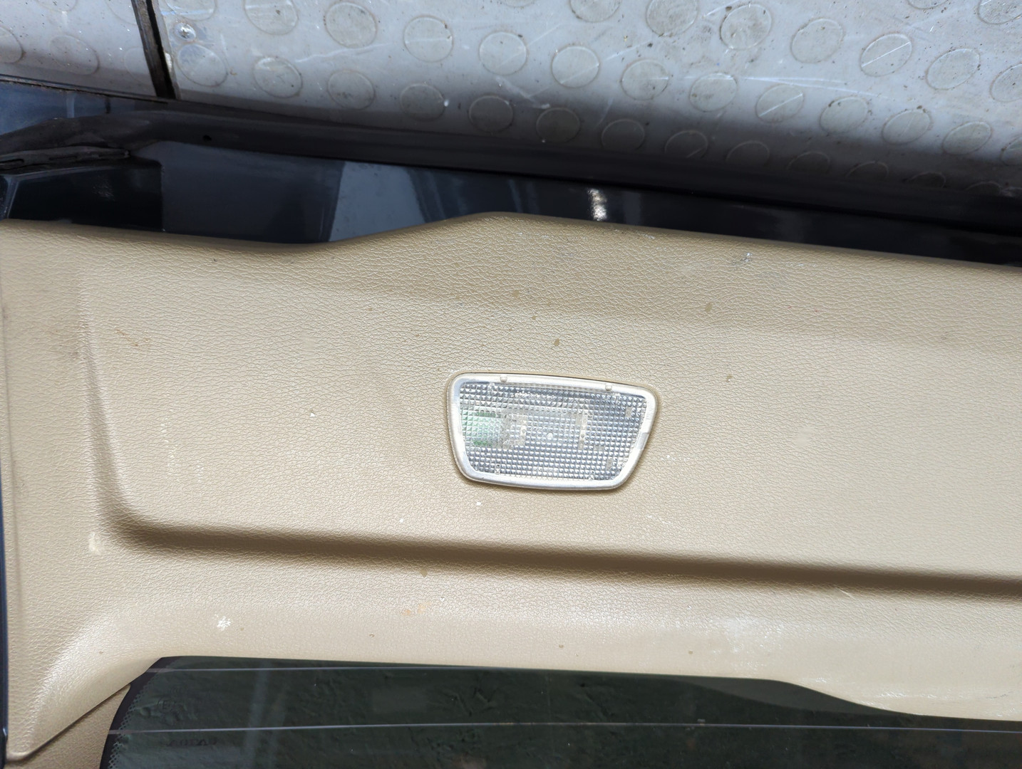 Дверь багажника