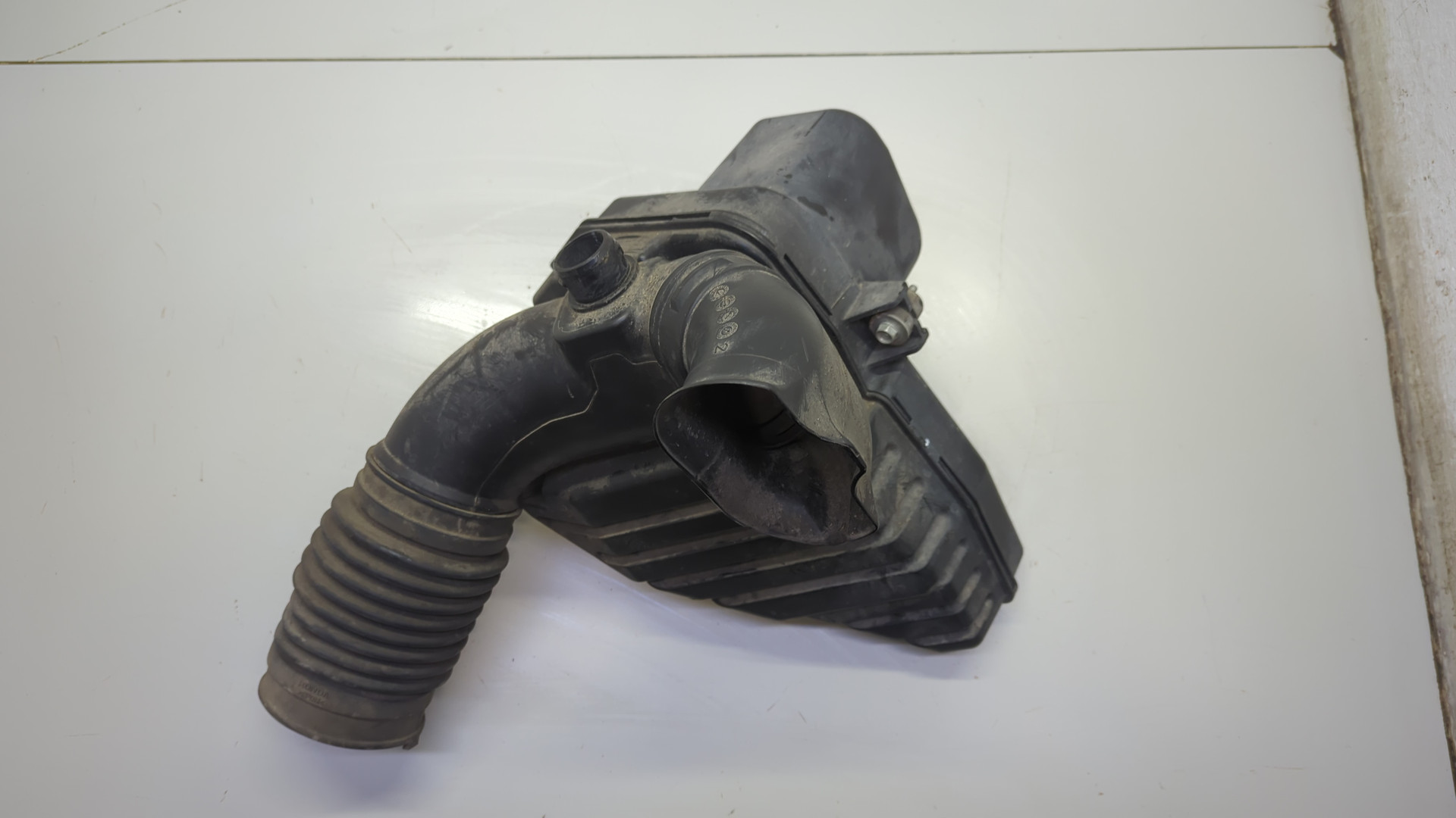 Резонатор воздушного фильтра