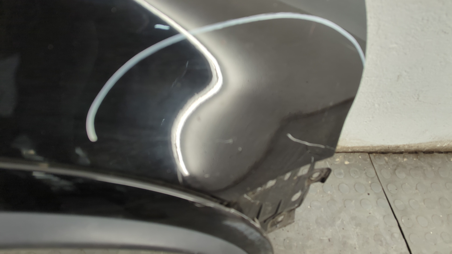 Крыло переднее правое