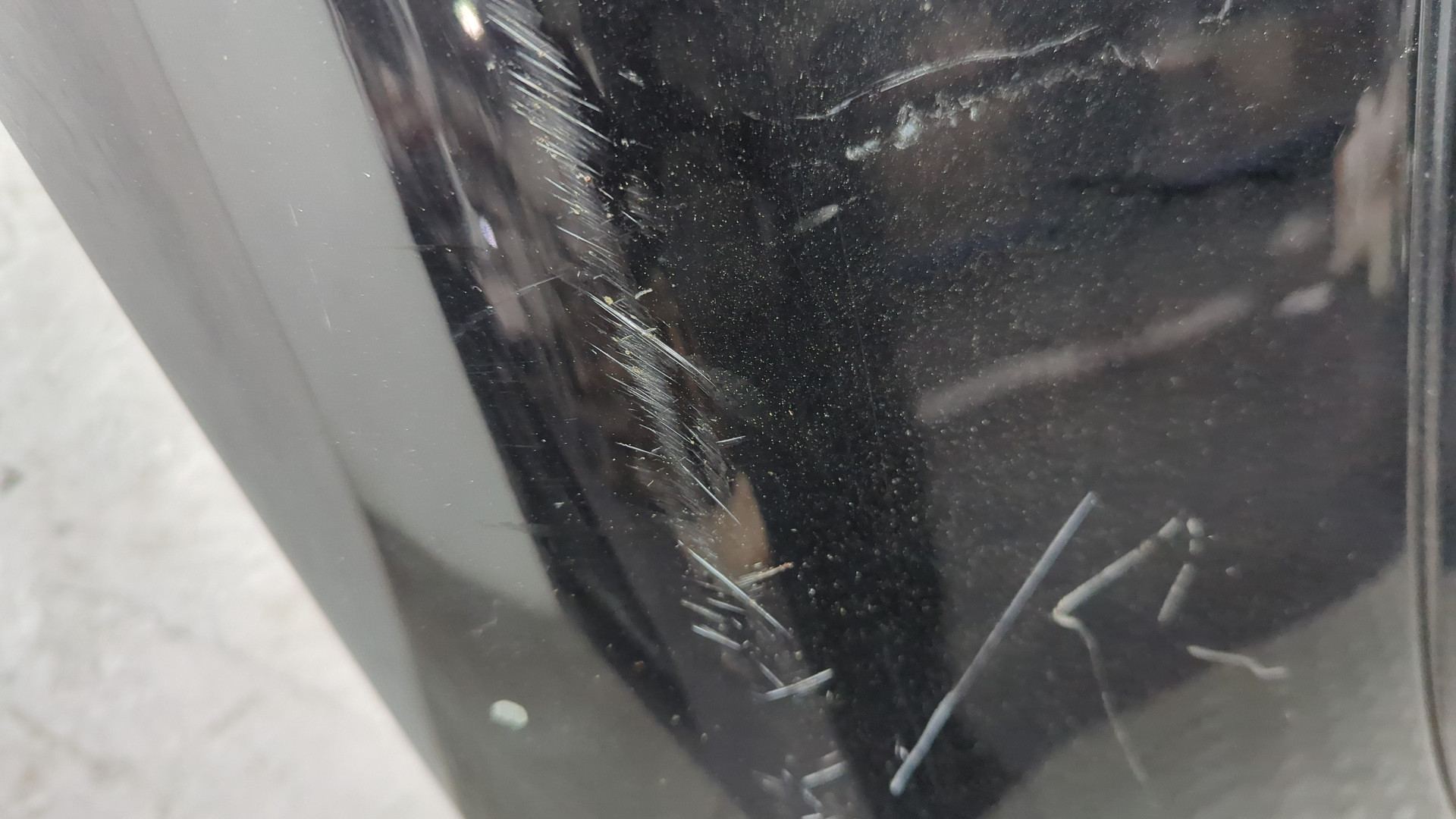 Крыло переднее правое