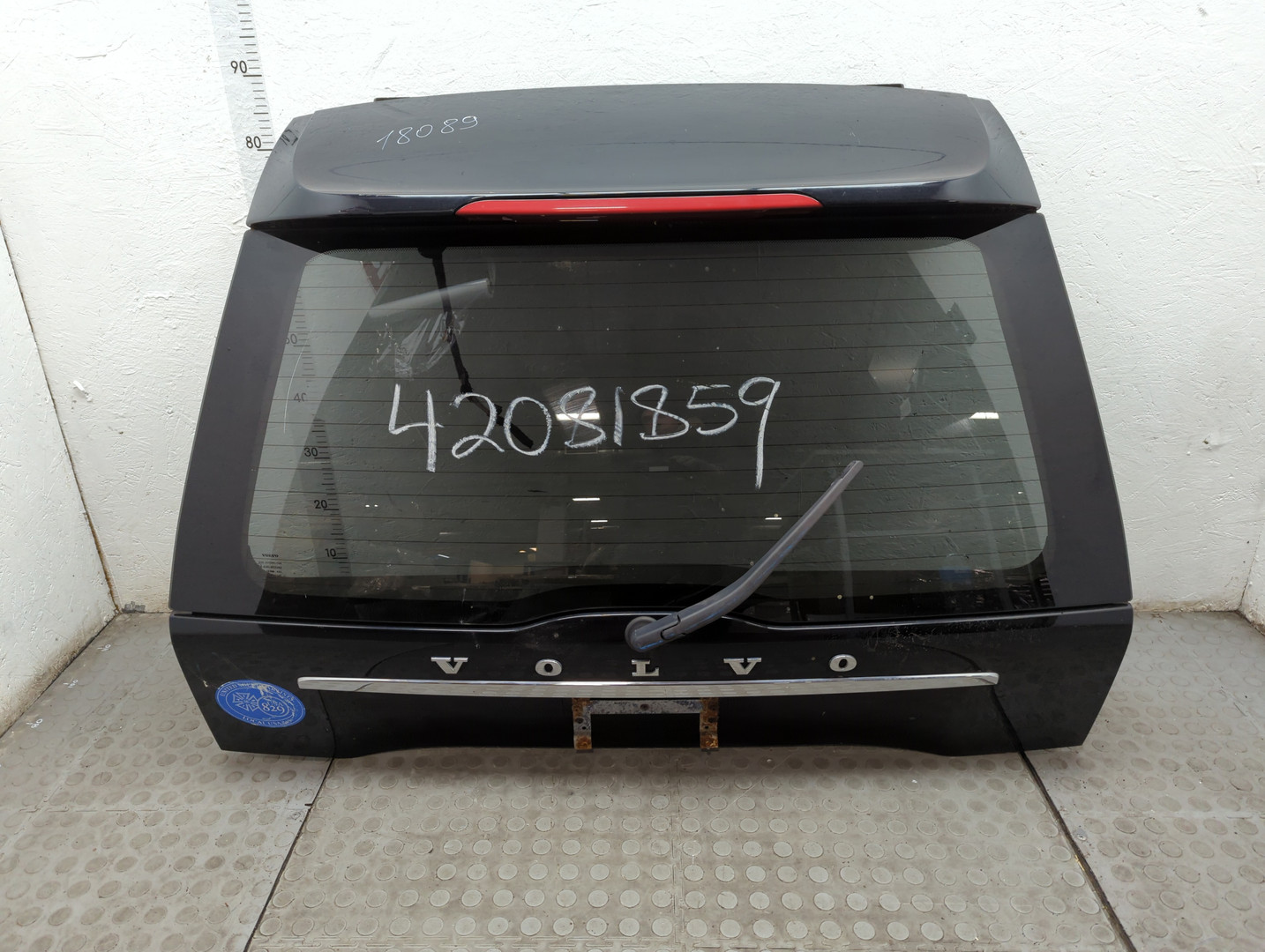 Дверь багажника