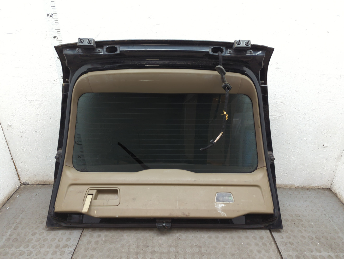 Дверь багажника