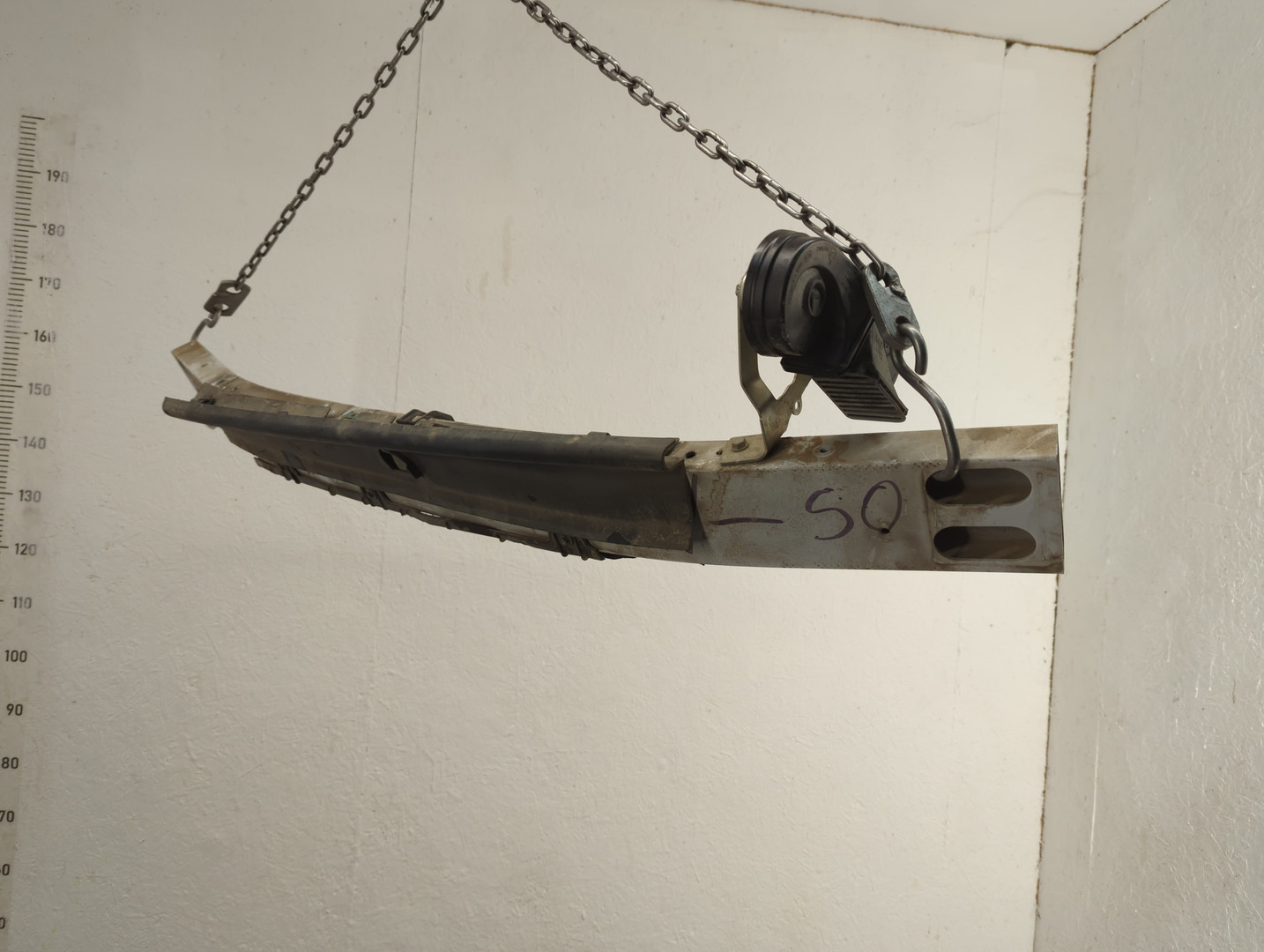 Усилитель переднего бампера