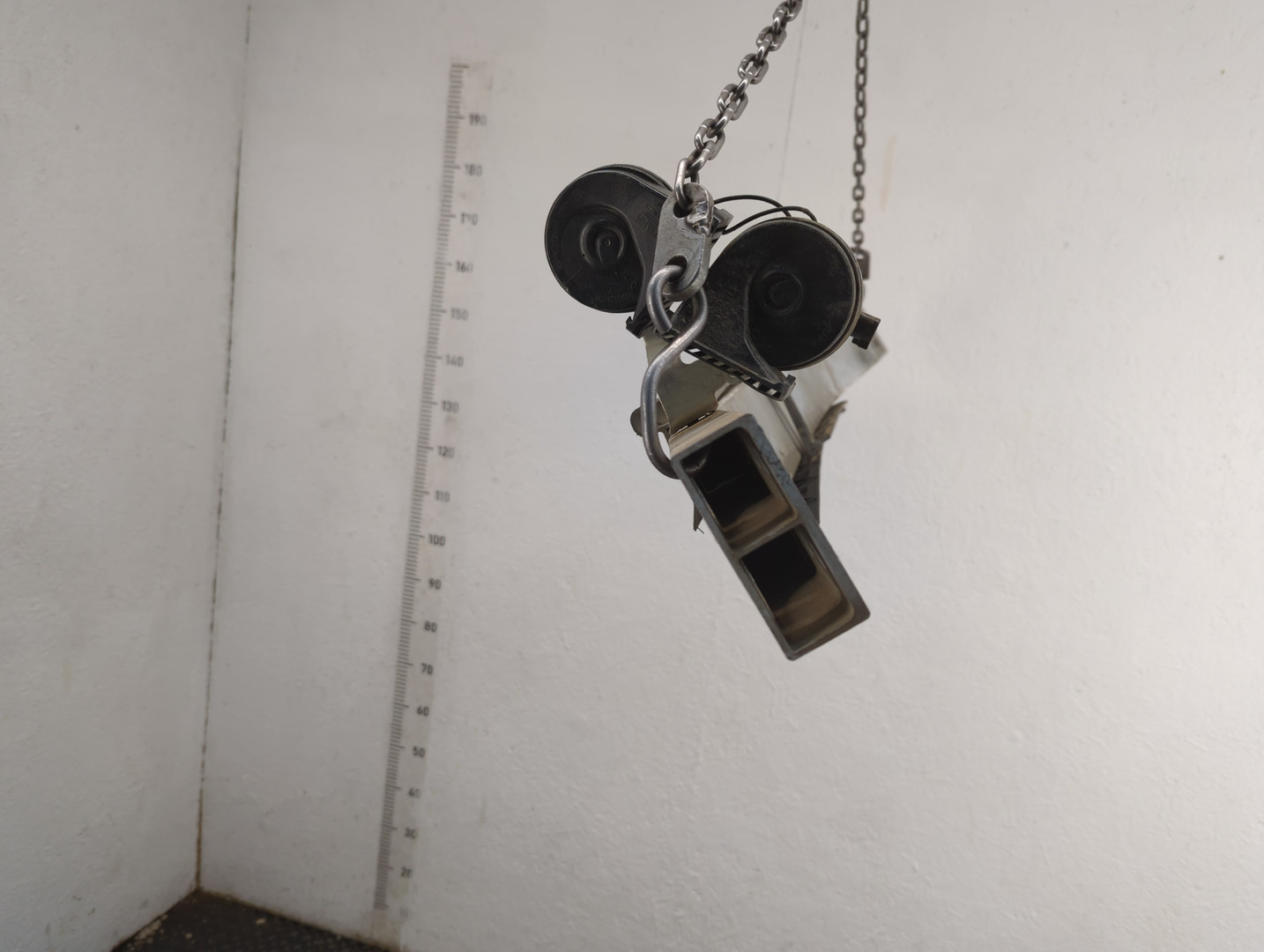 Усилитель переднего бампера