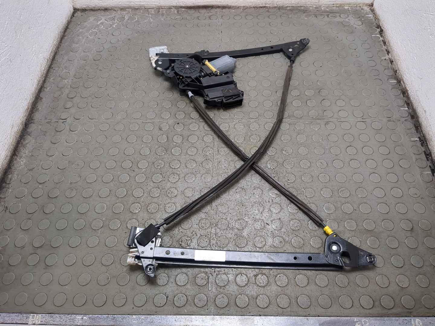 Стеклоподъемник электр. задний левый