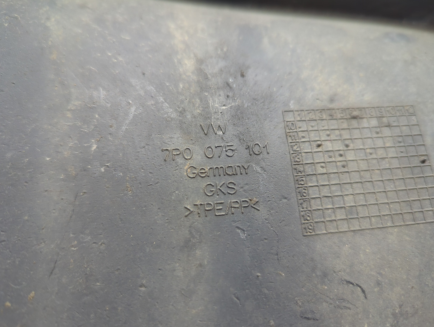 Брызговик задний правый