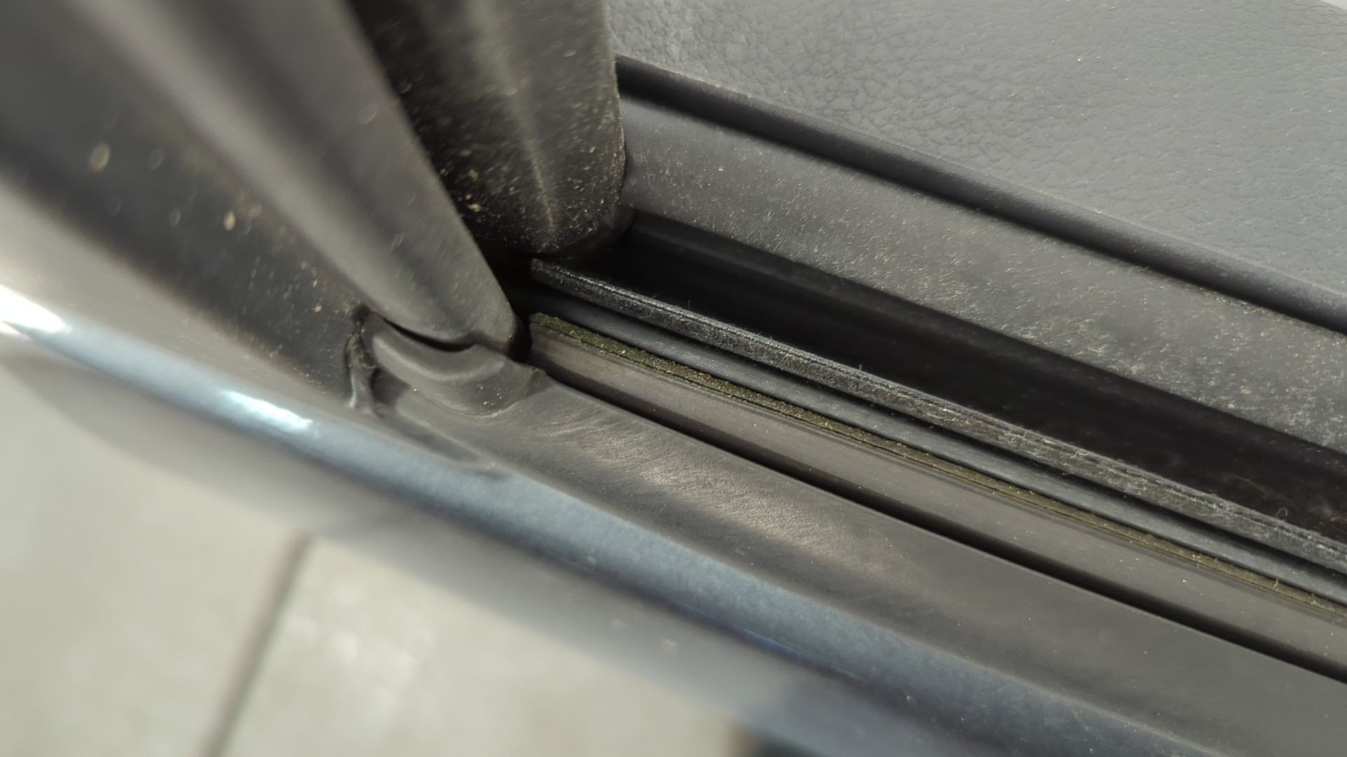 Дверь задняя левая