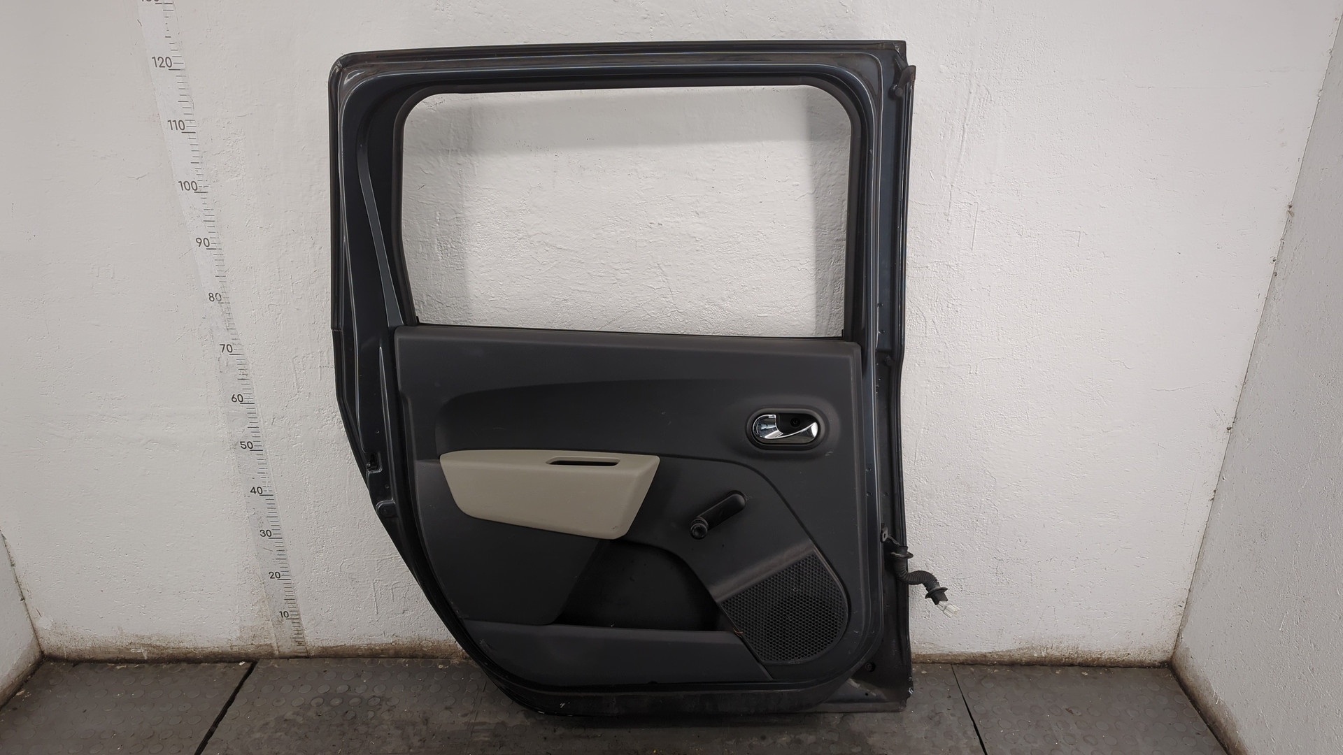 Дверь задняя левая