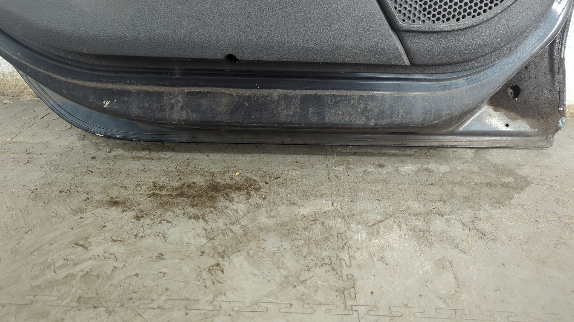 Дверь задняя левая