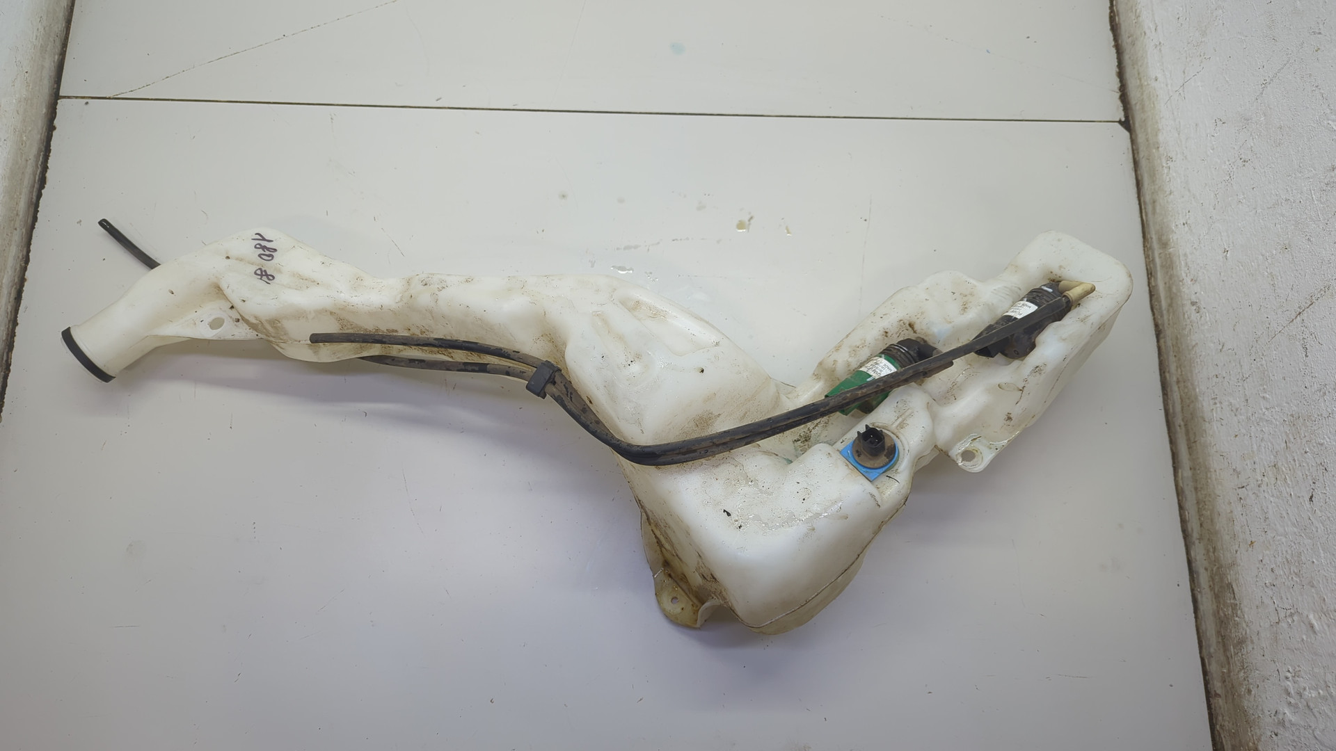 Бачок омывателя лобового стекла