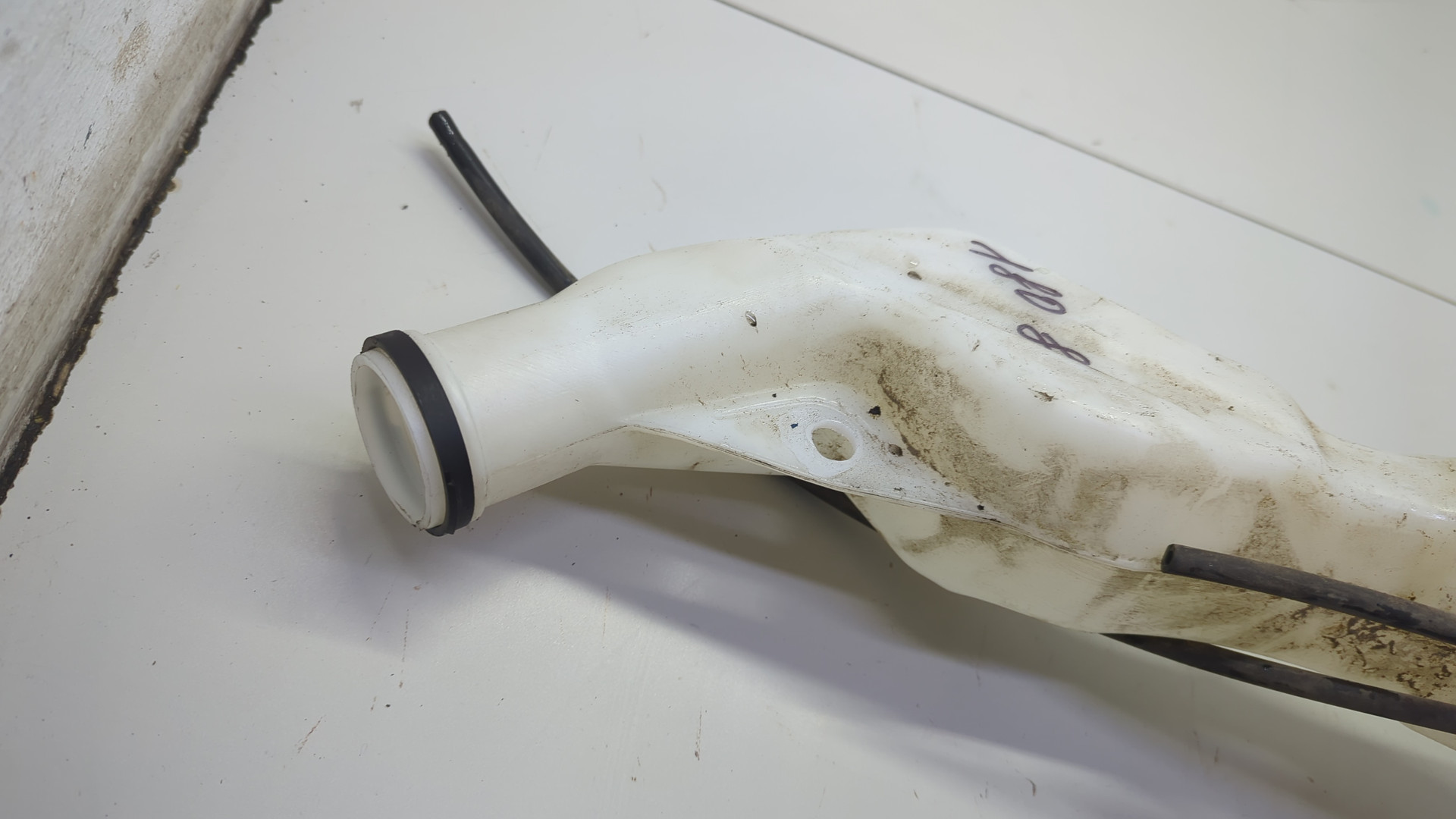 Бачок омывателя лобового стекла