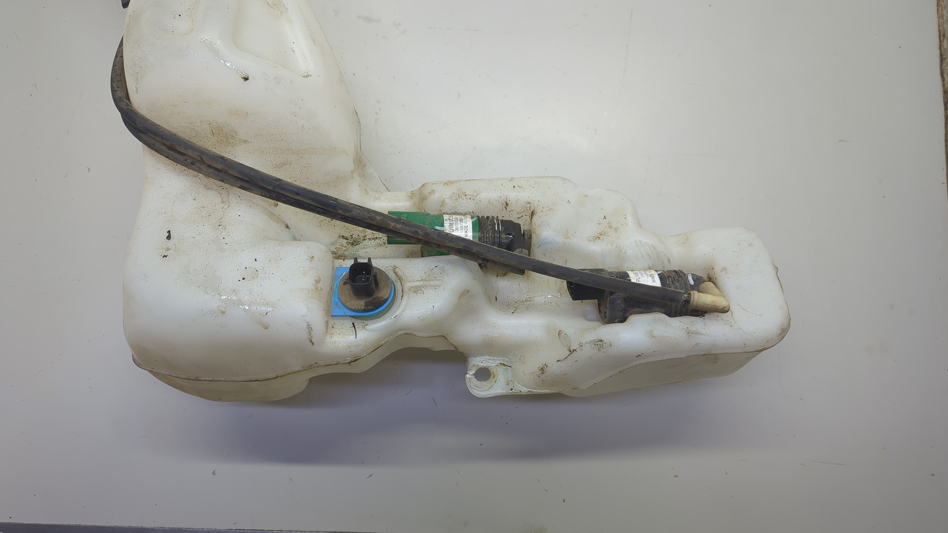 Бачок омывателя лобового стекла