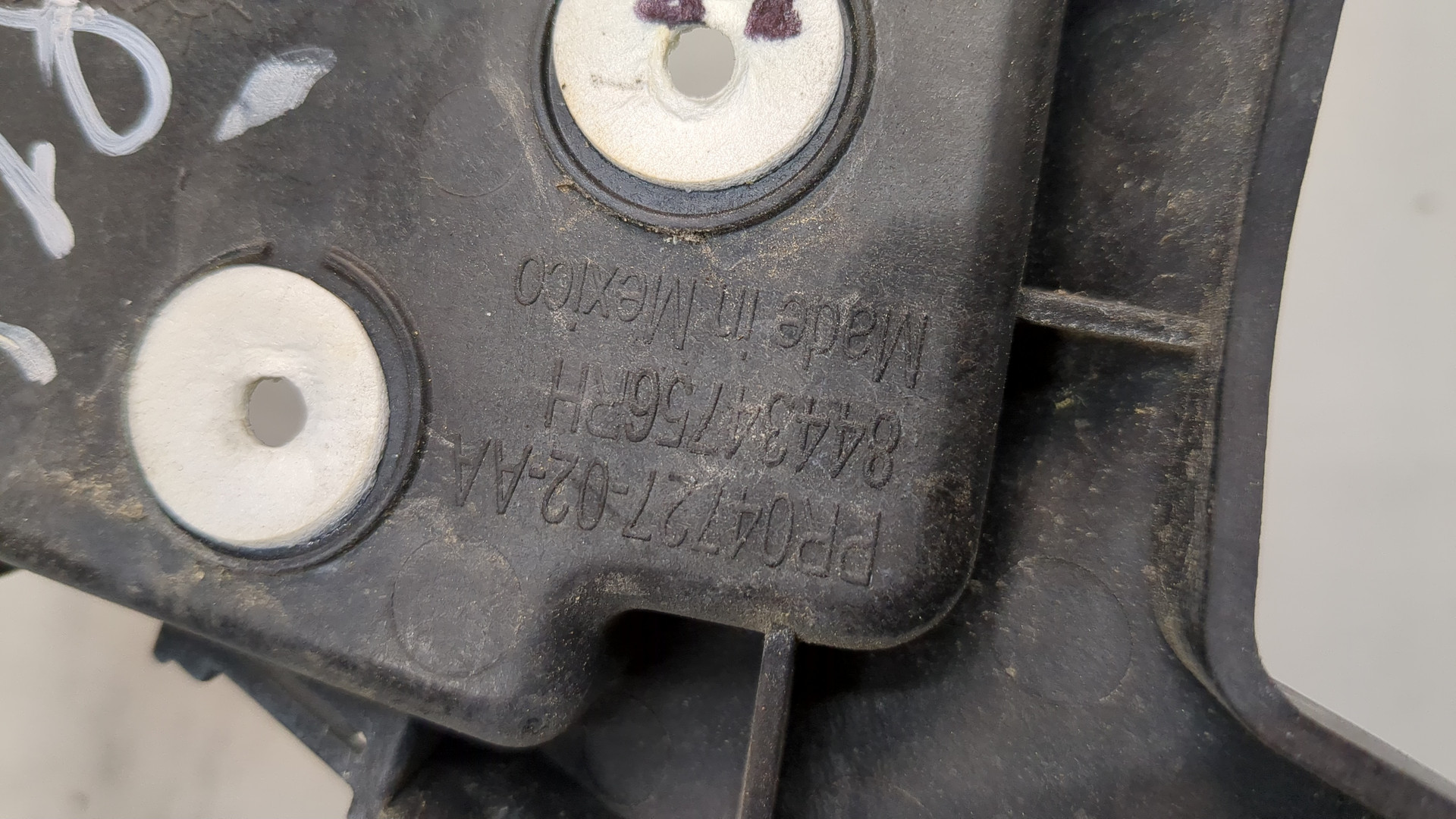 Кронштейн заднего бампера правый