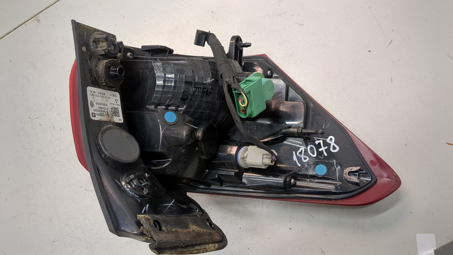 Фонарь задний правый