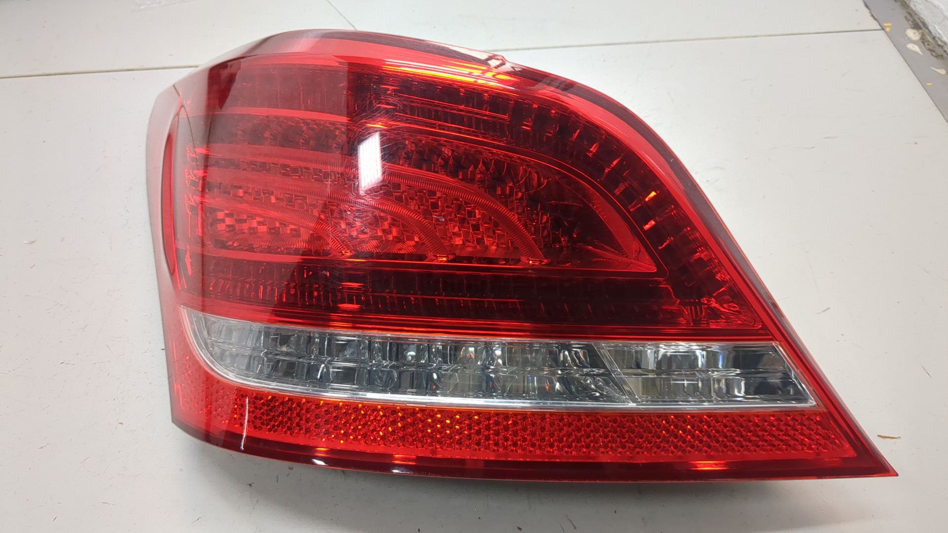 Фонарь задний левый