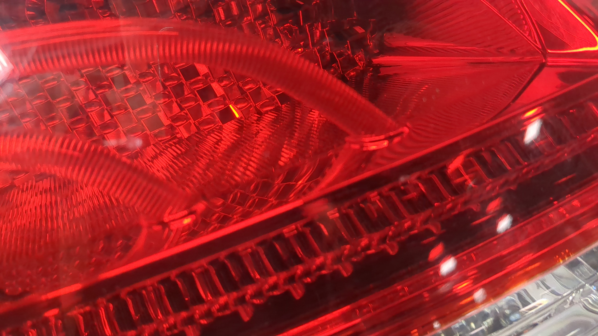 Фонарь задний левый