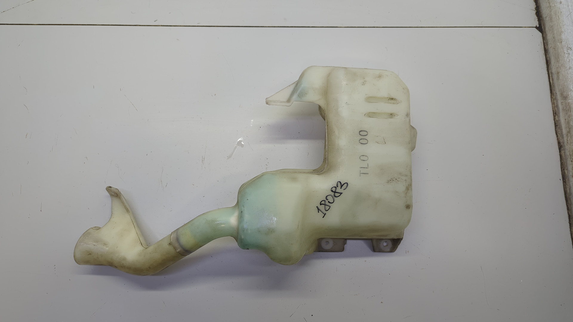 Бачок омывателя лобового стекла