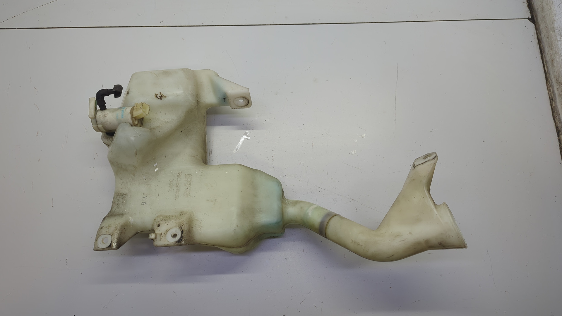 Бачок омывателя лобового стекла