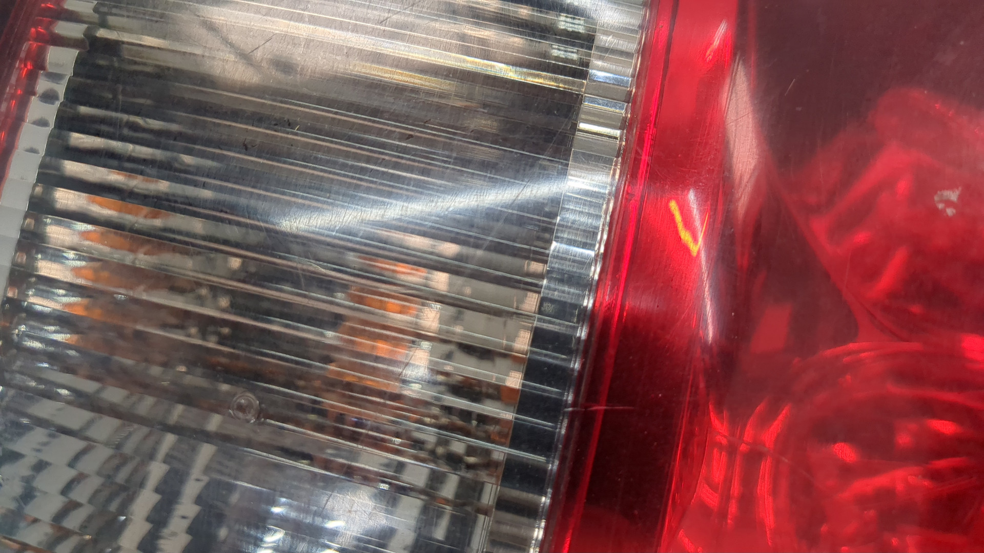 Фонарь задний левый