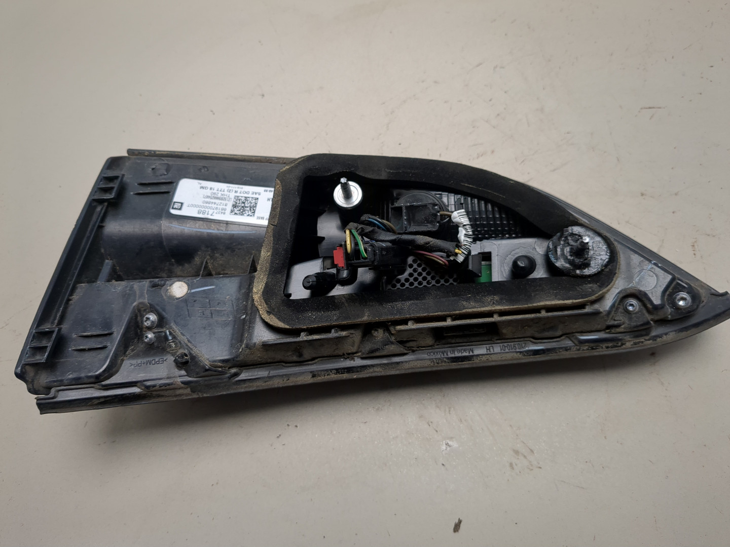 Фонарь задний внутренний левый