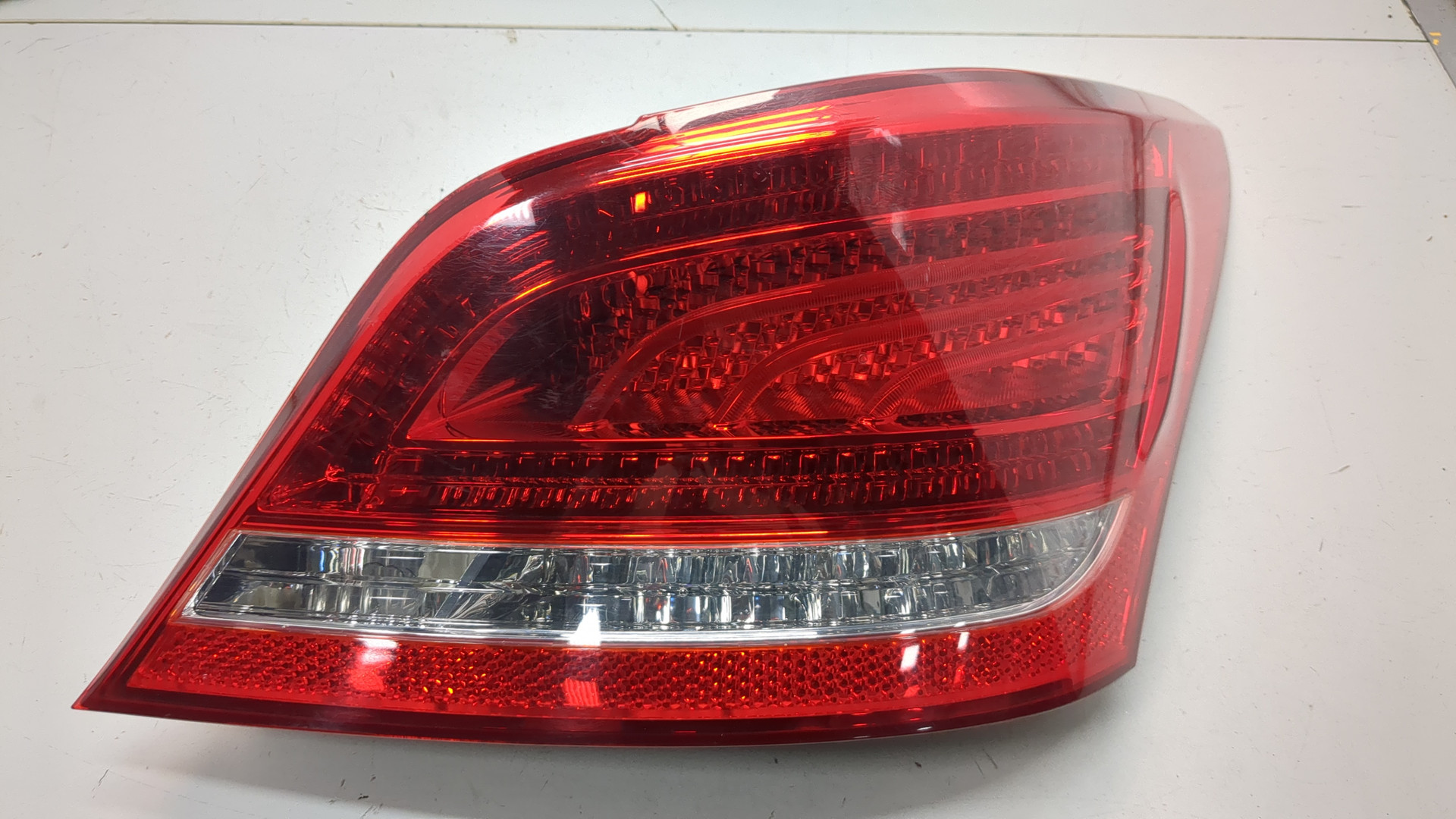 Фонарь задний правый