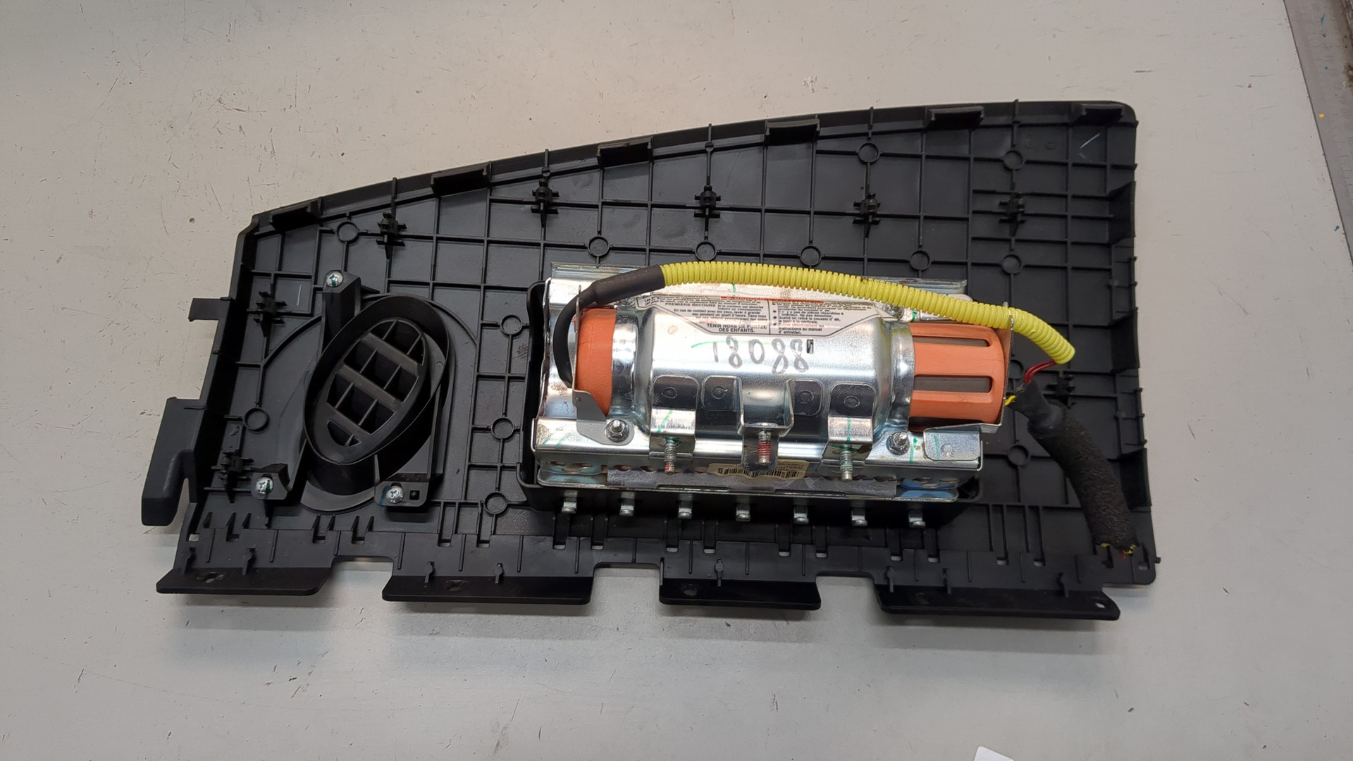 Подушка безопасности пассажирская (в торпедо)