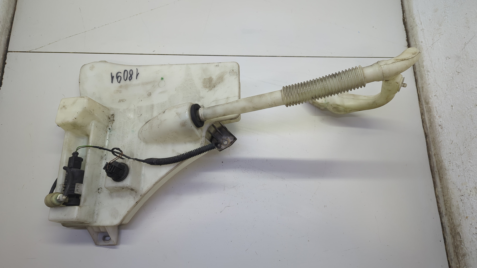 Бачок омывателя лобового стекла