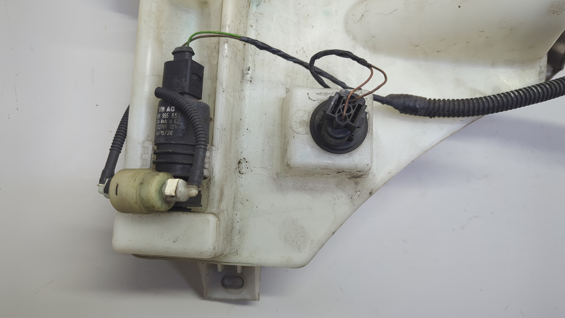 Бачок омывателя лобового стекла