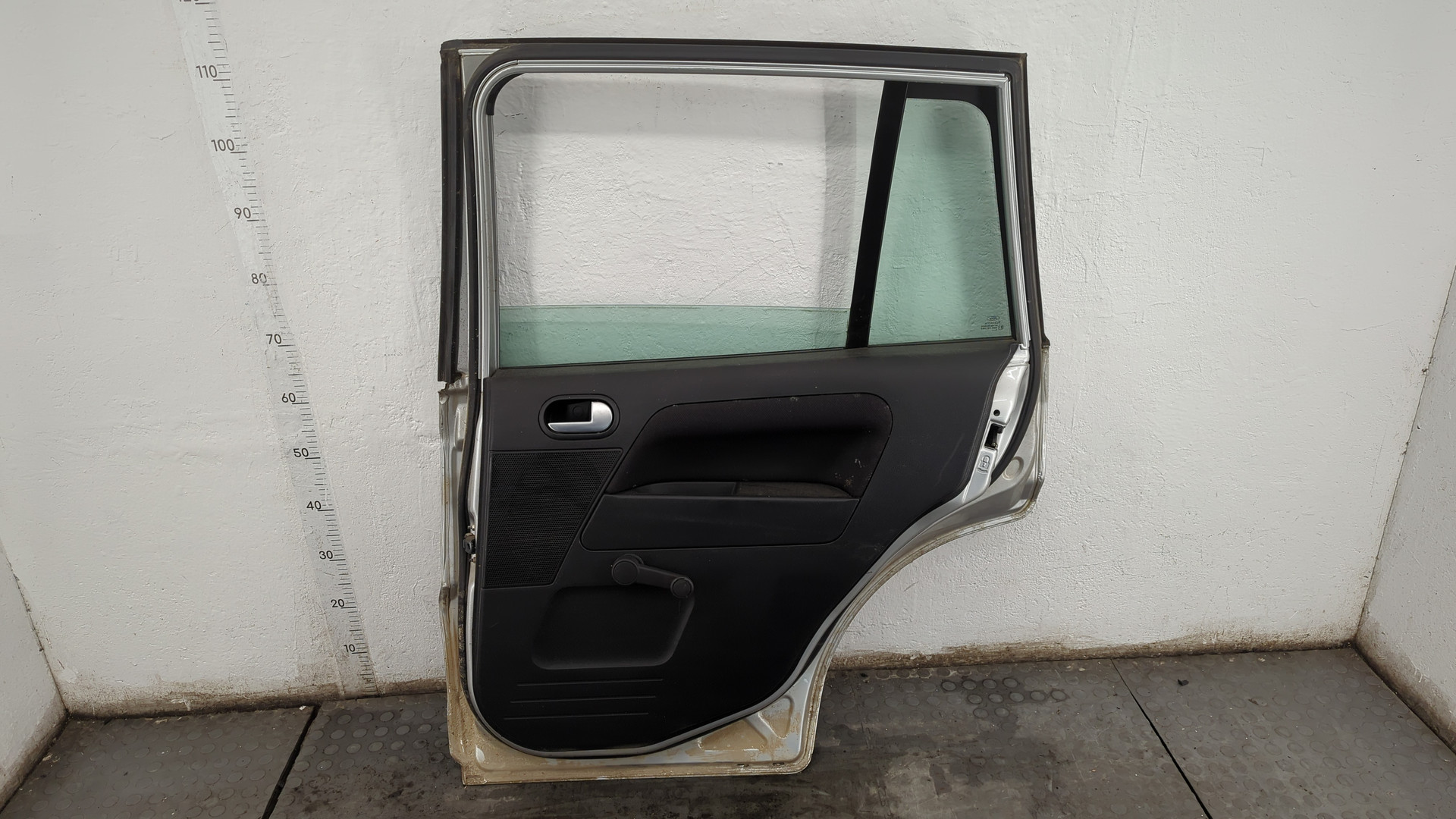 Дверь задняя правая