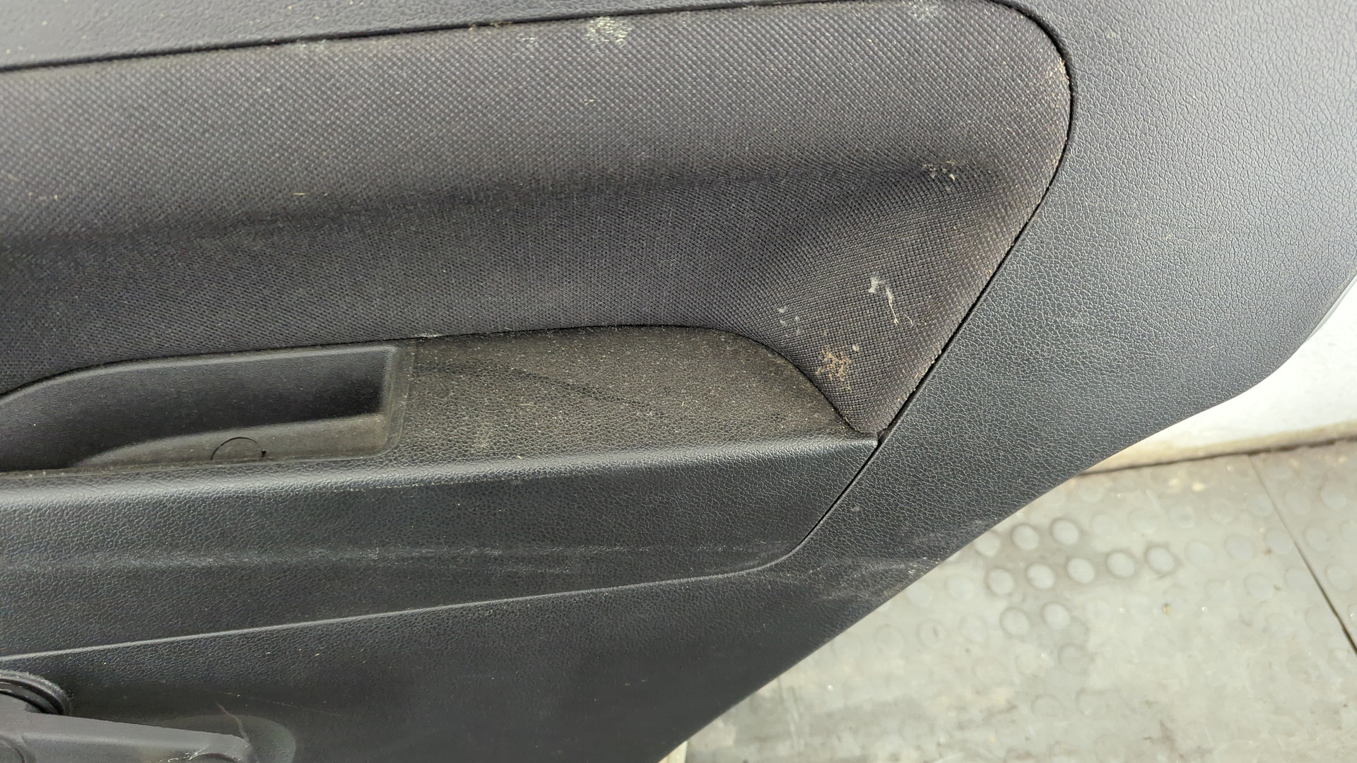 Дверь задняя правая