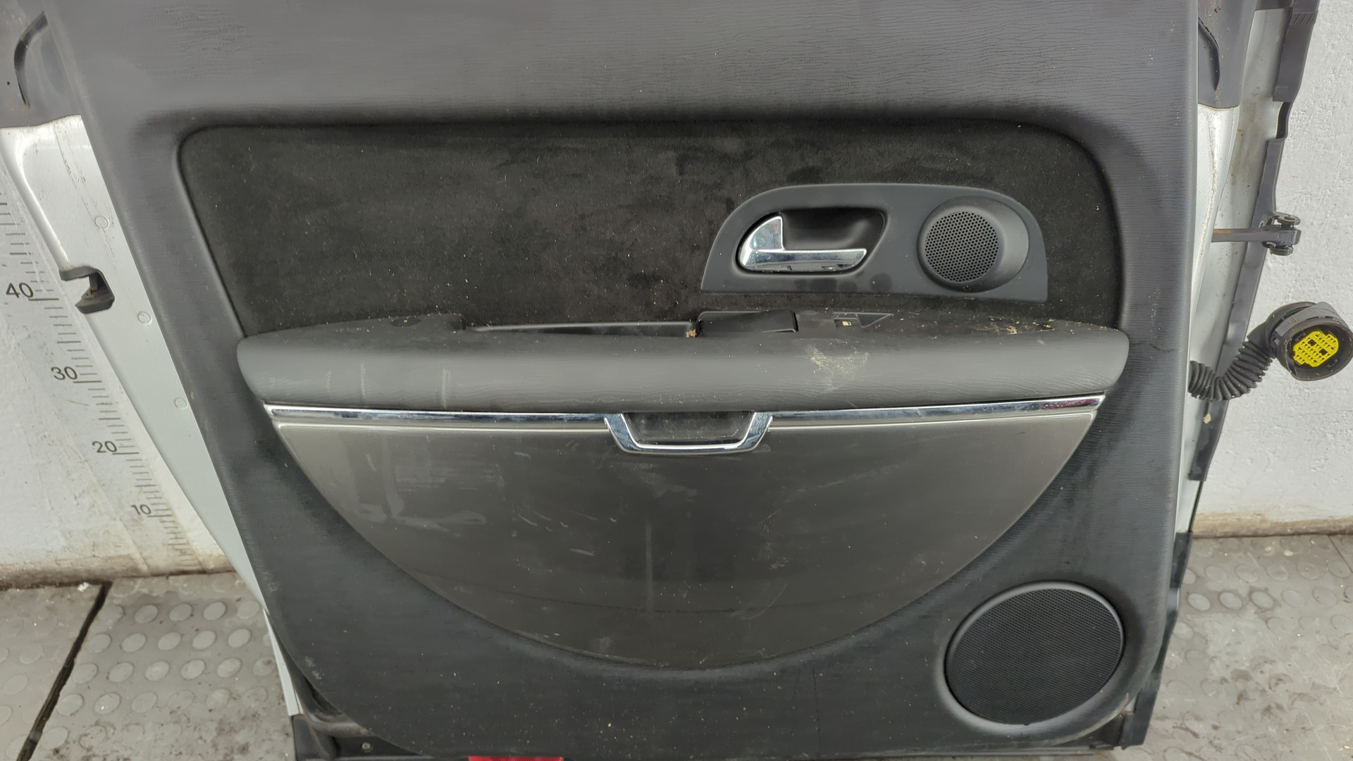 Дверь задняя левая