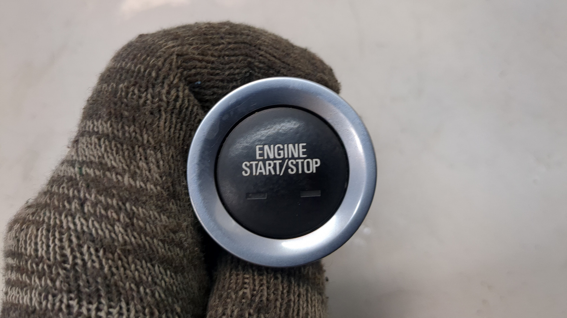 Кнопка запуска двигателя