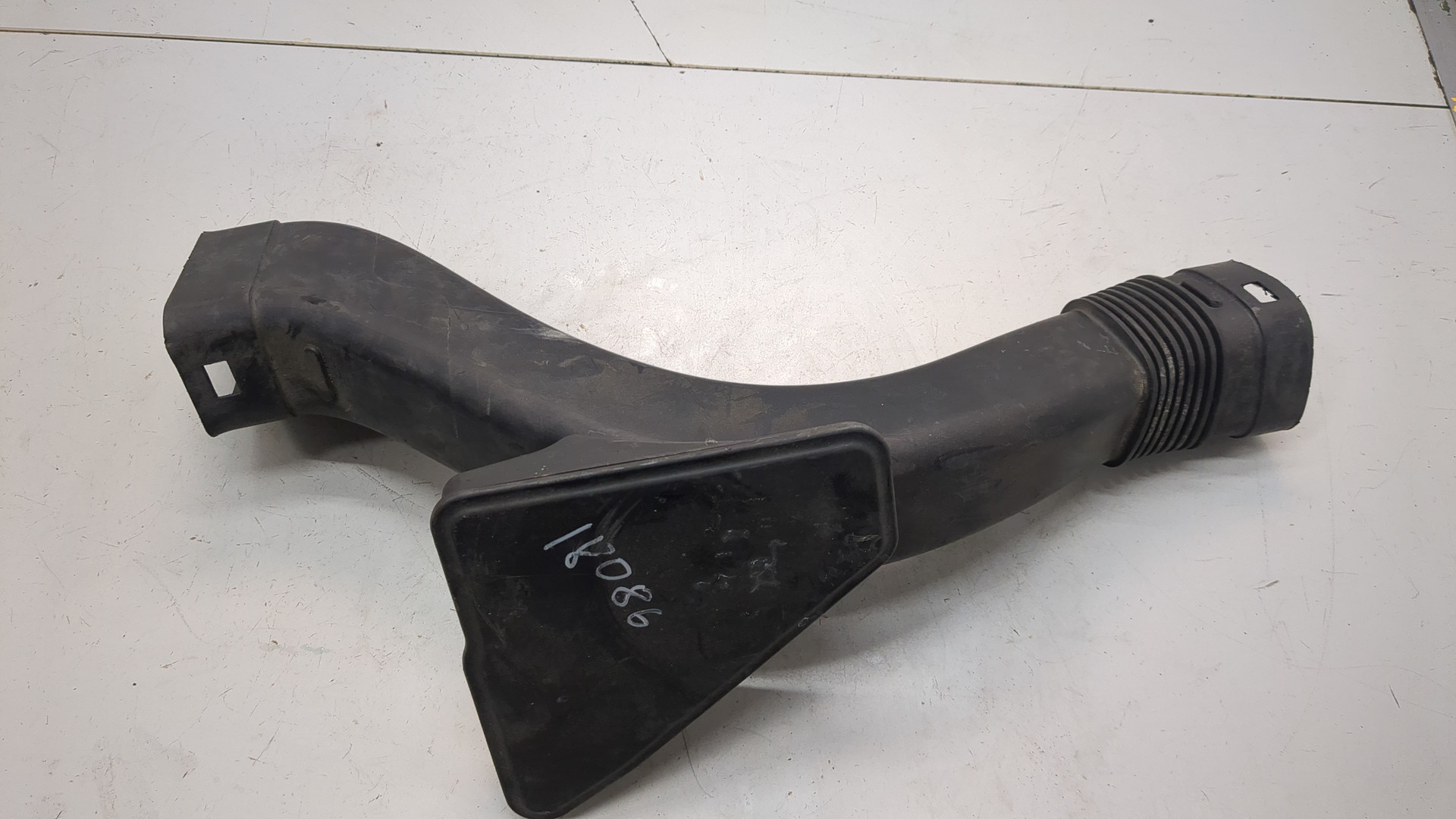 Патрубок воздушного фильтра