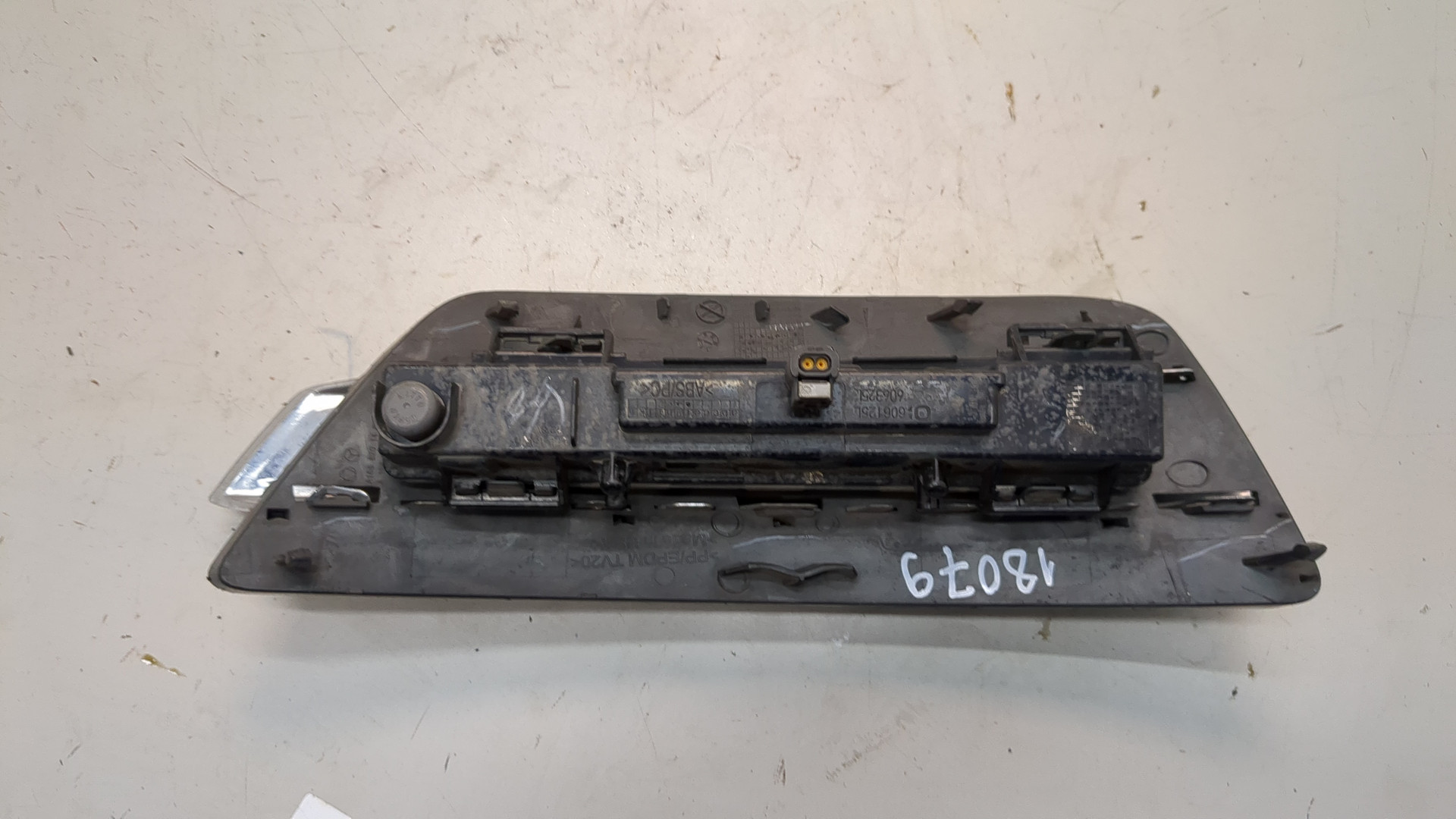 Фара дневного света левая (ходовые огни)