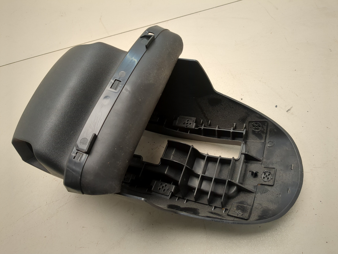 Кожух рулевой колонки