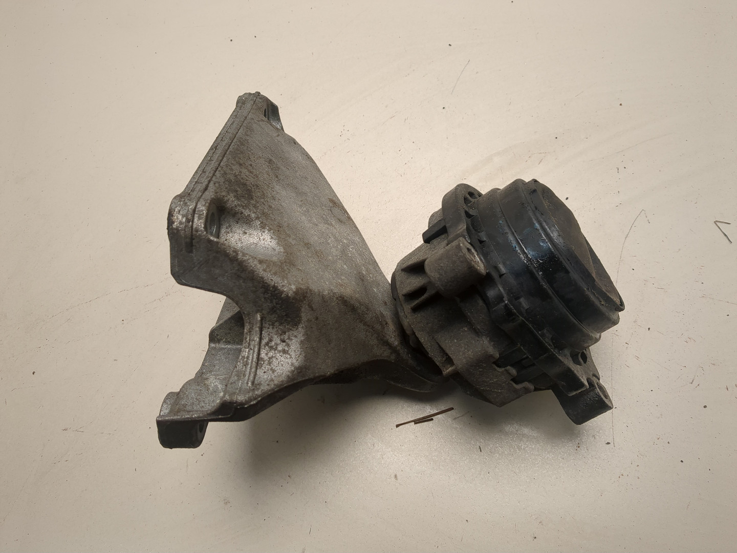 Опора двигателя