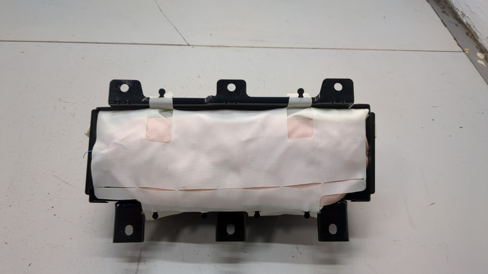 Подушка безопасности пассажирская (в торпедо)