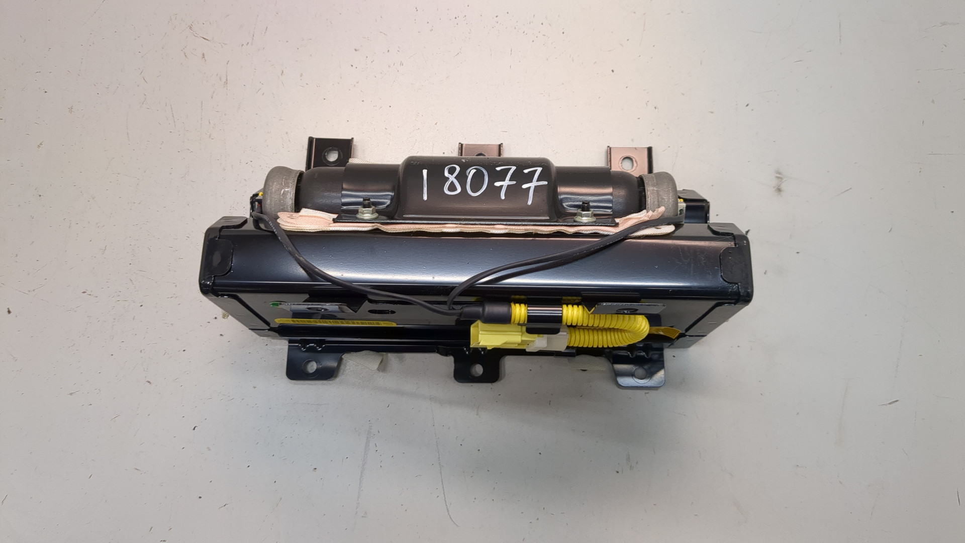 Подушка безопасности пассажирская (в торпедо)