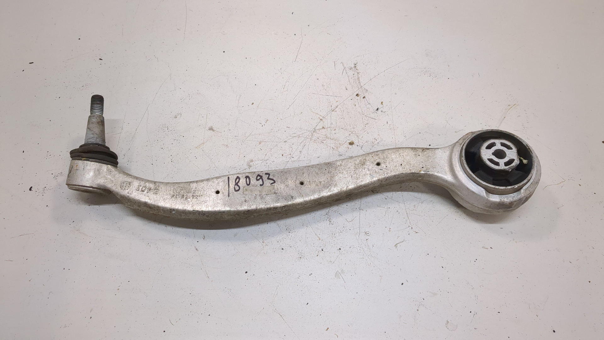 Рычаг передний левый