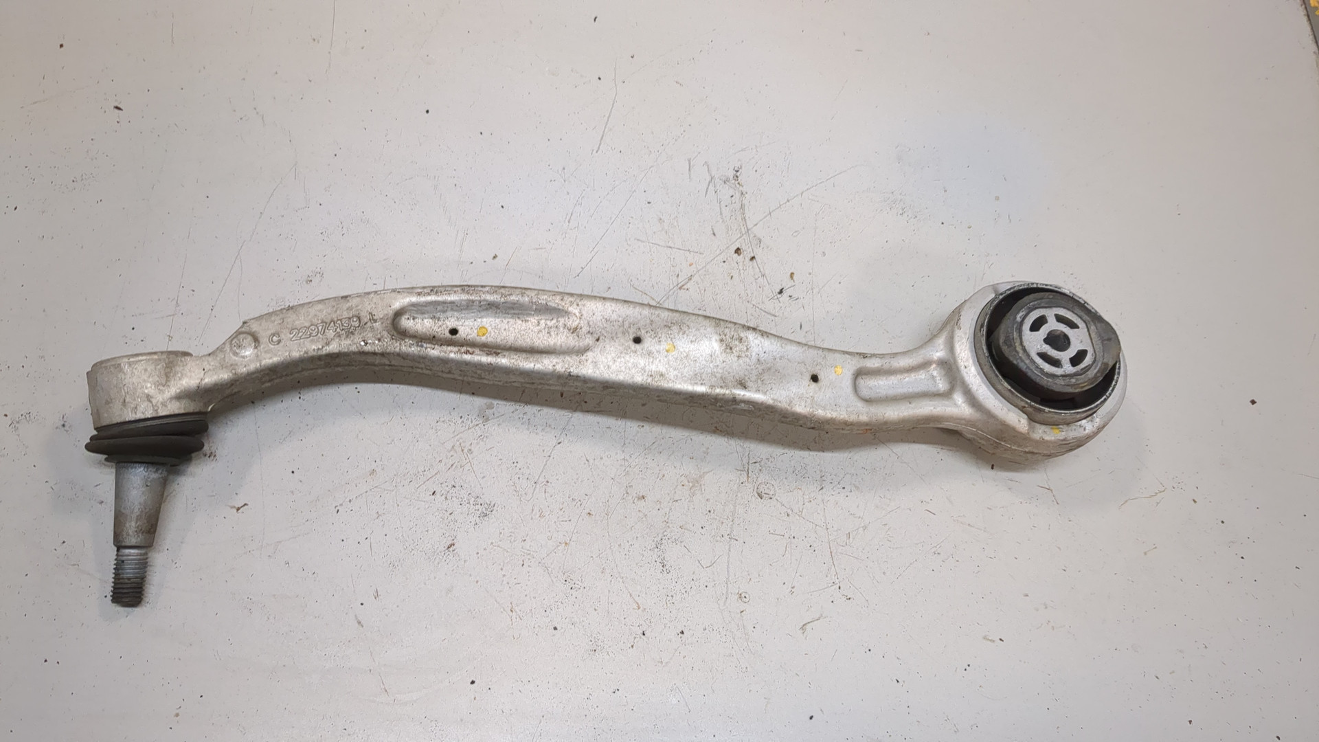 Рычаг передний левый