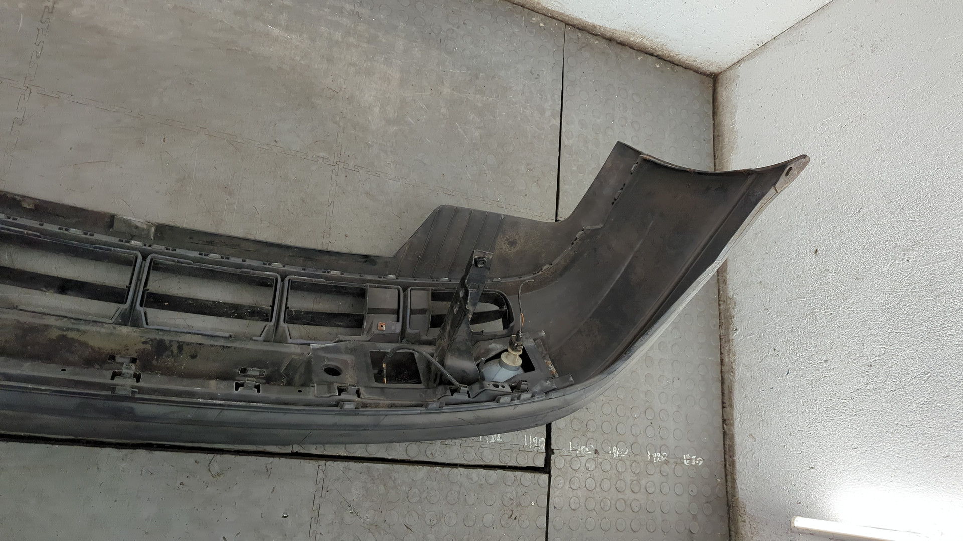 Бампер передний