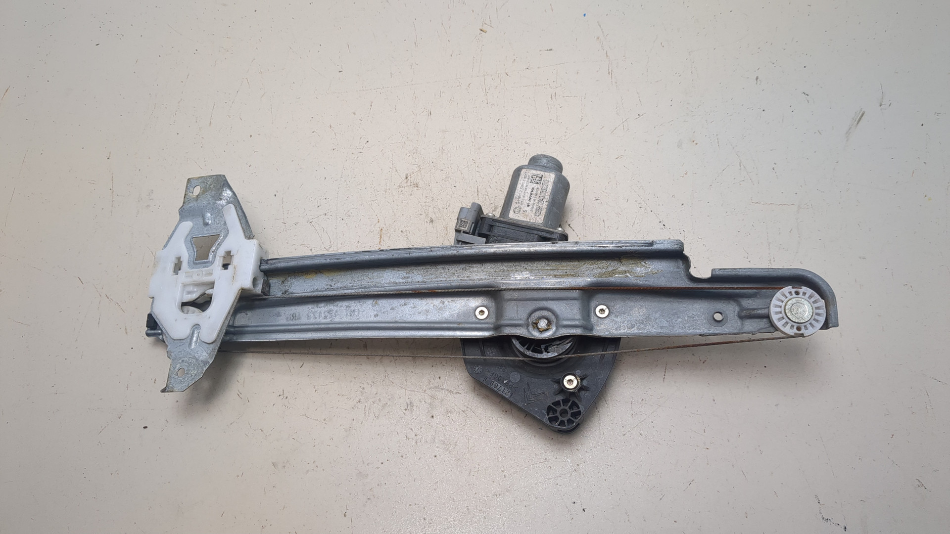 Стеклоподъемник электр. задний левый