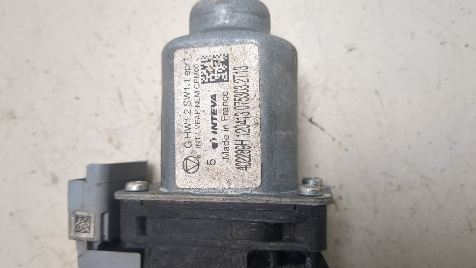 Стеклоподъемник электр. задний левый