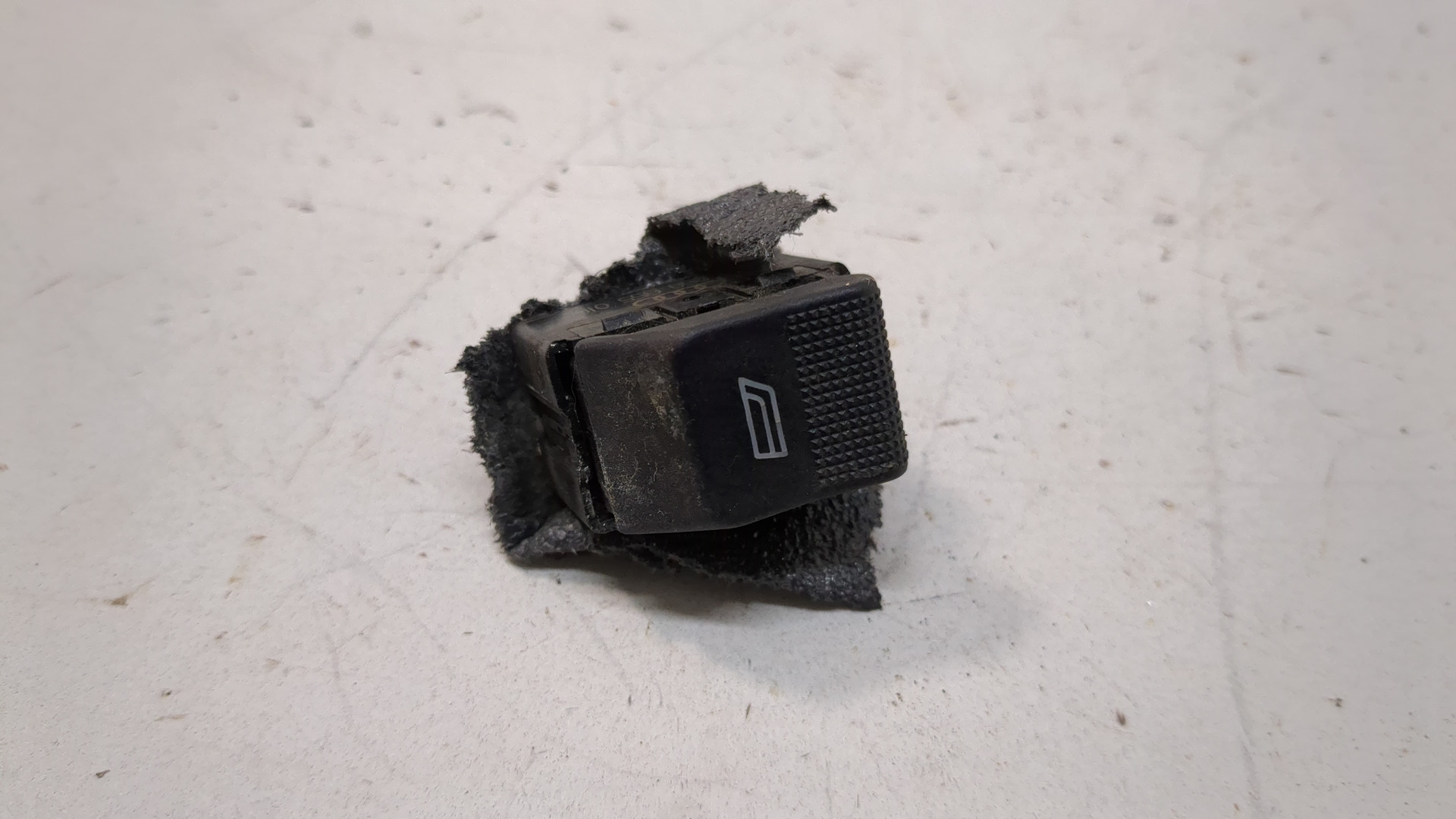 Кнопка стеклоподъемника