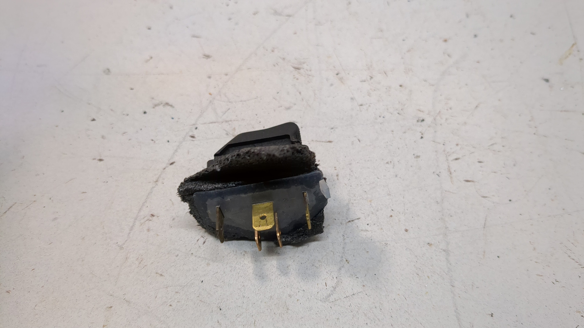 Кнопка стеклоподъемника