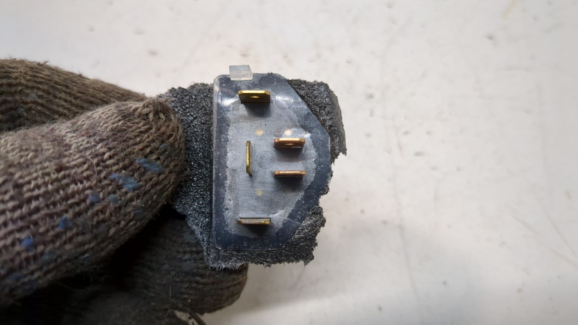 Кнопка стеклоподъемника