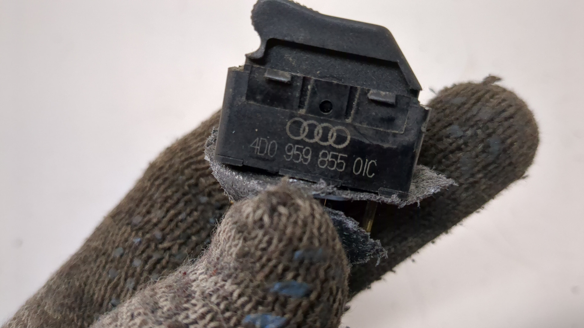 Кнопка стеклоподъемника