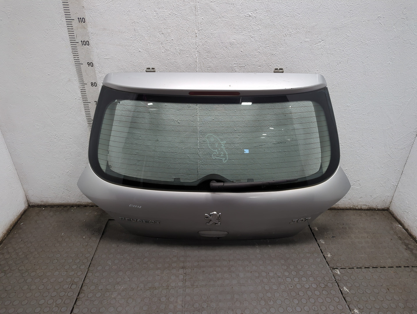 Дверь багажника