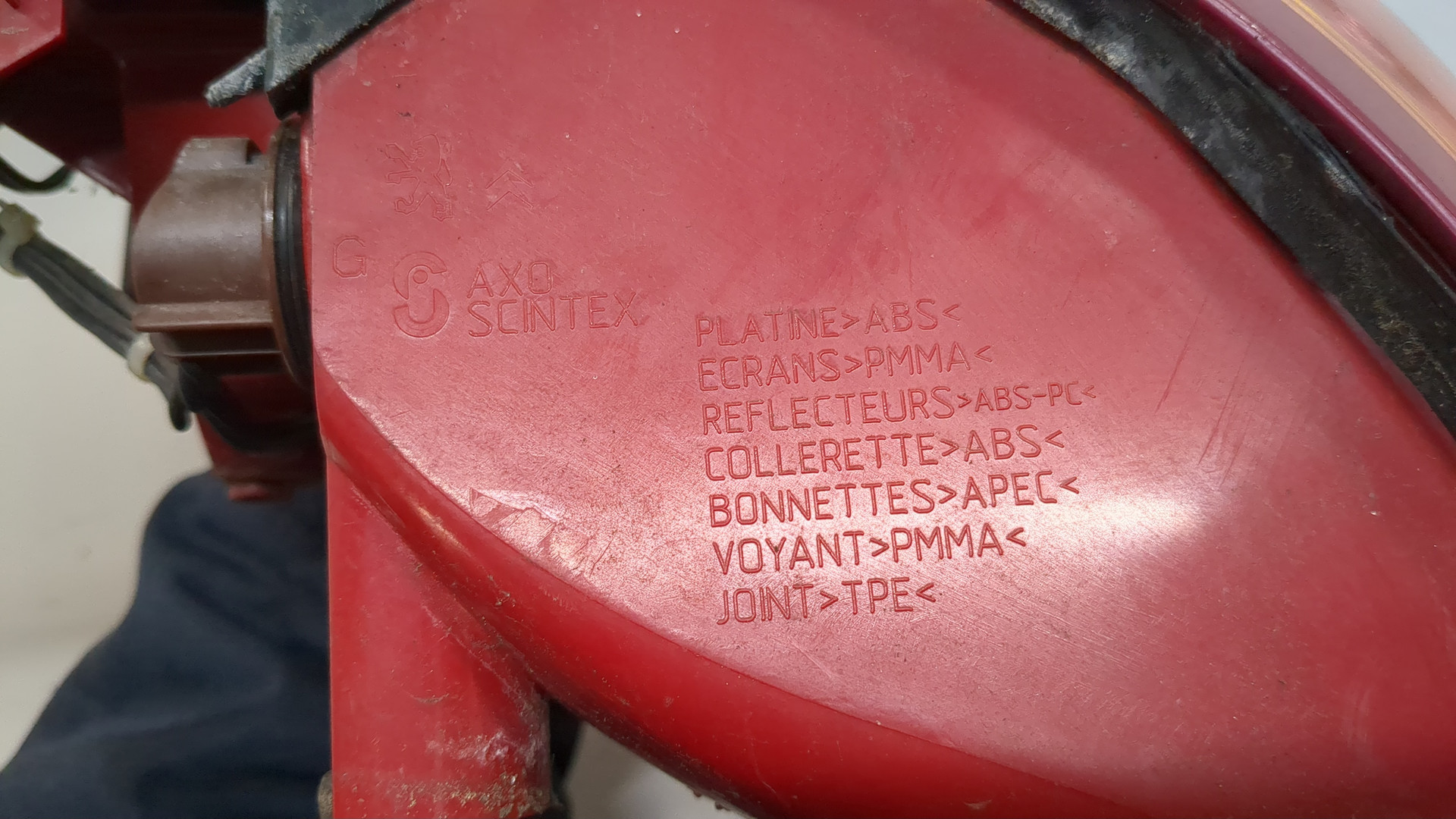 Фонарь задний левый