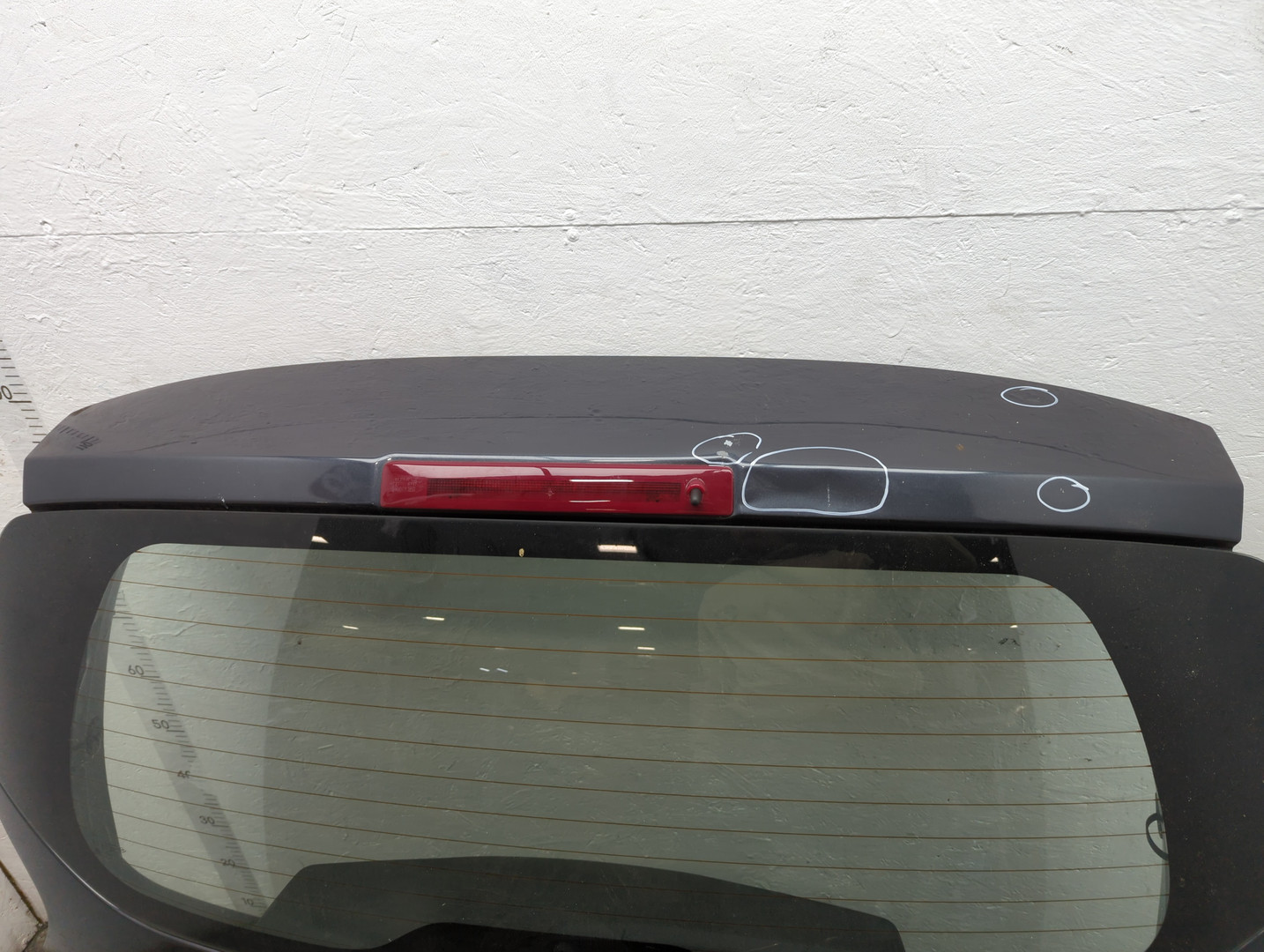 Дверь багажника